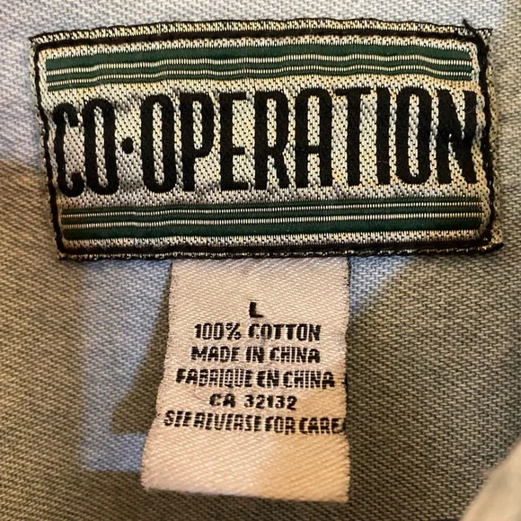 Vintage 90s Denim Button Down Men’s Large Shirt w patch on bottom right wrist 🔥 - Picture 4 of 7